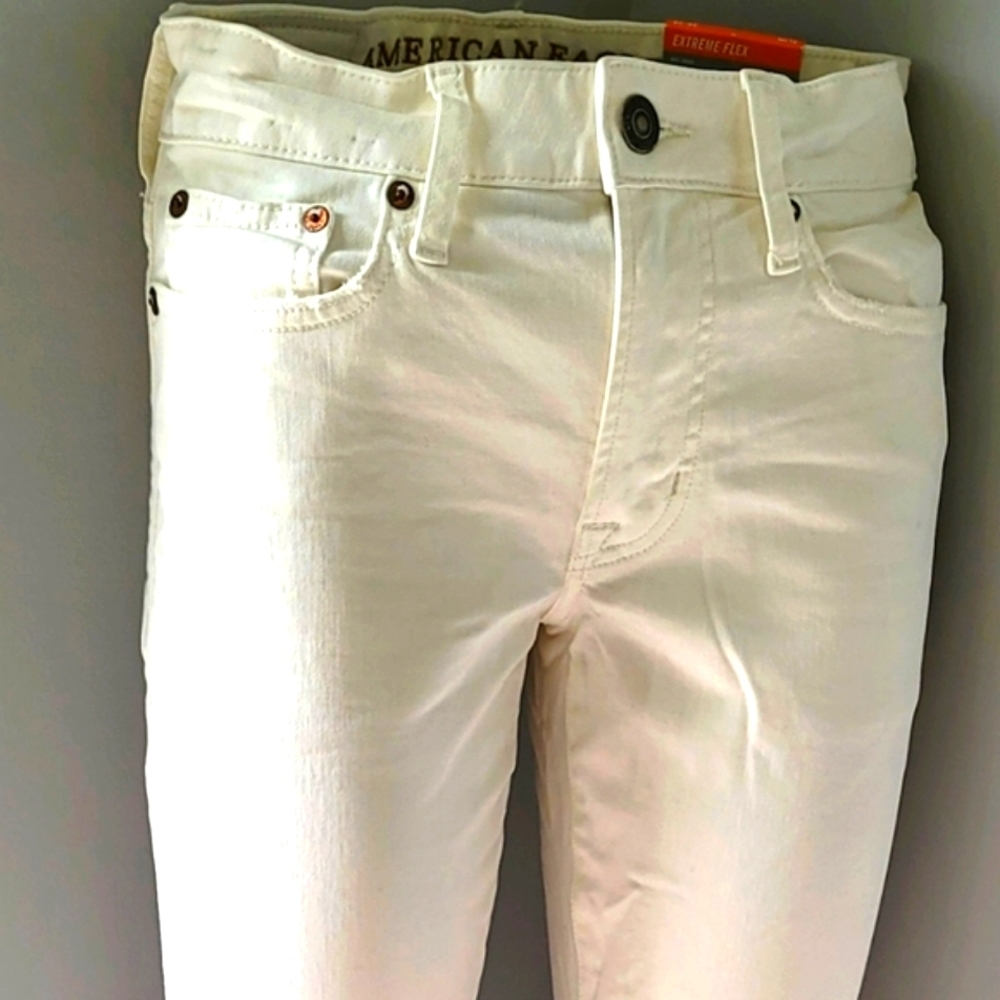 BRAND NEW! American Eagle Outfitters White Demin